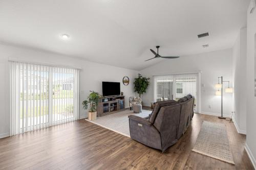 Sumter County House | Spacious 2BR in The Villages With Golf Cart and King Bed