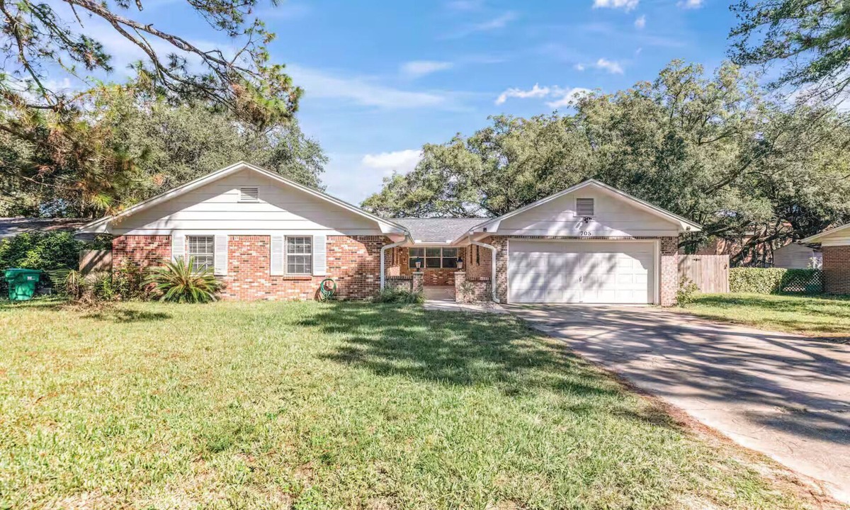 Ocean City House | Spacious 4-bedroom house in quiet Fort Walton Beach, close to beaches and bases!