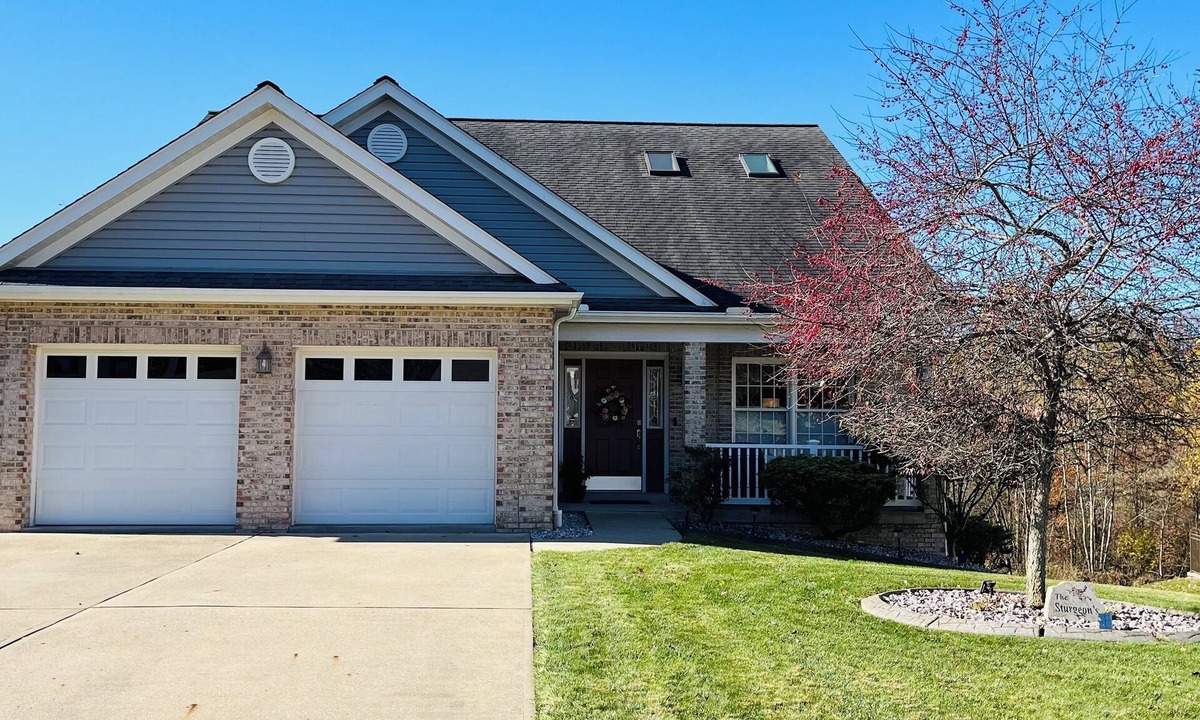 Delmont House | Spacious Comfortable Home to Work, Play or Relax