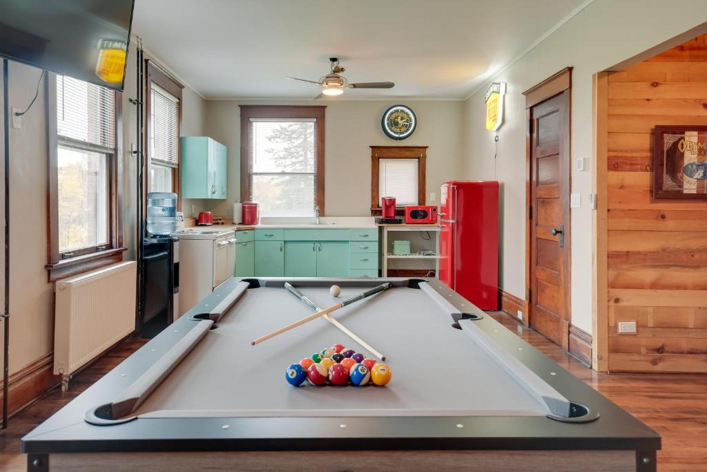 Bessemer House | Spacious Home in Ramsay: 9 Smart TVs + Pool Table!