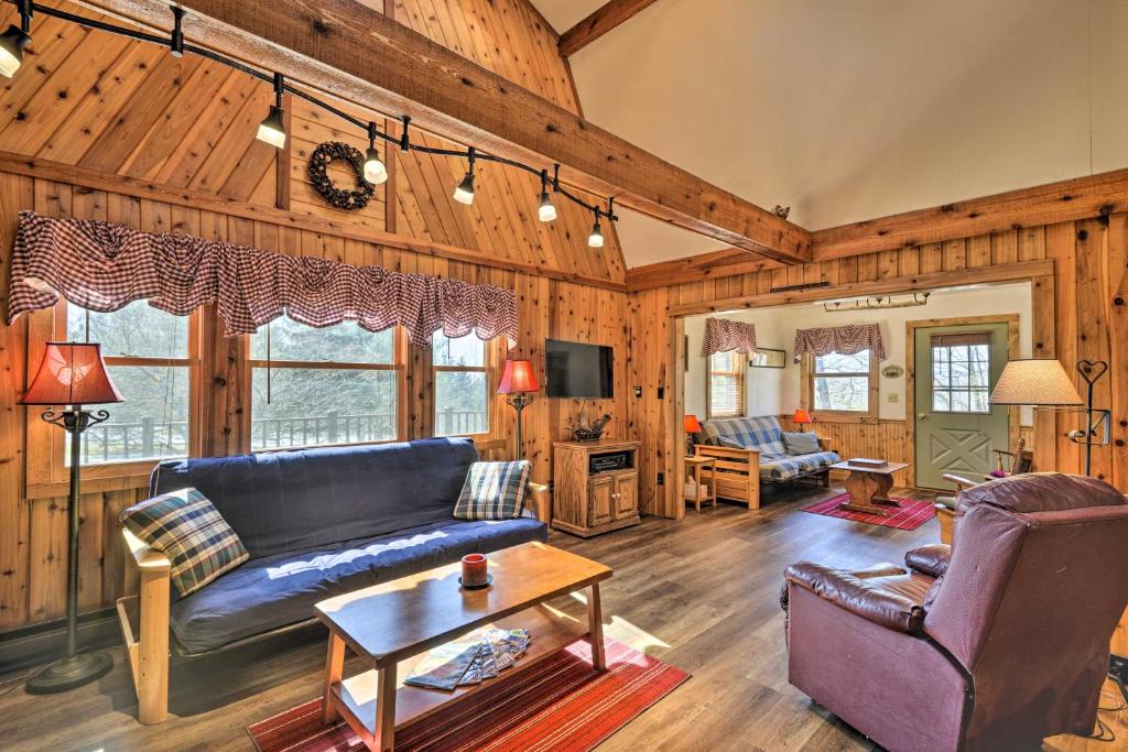 Springwater House | Springwater Cabin Near Hiking, Lakes, & Vineyards