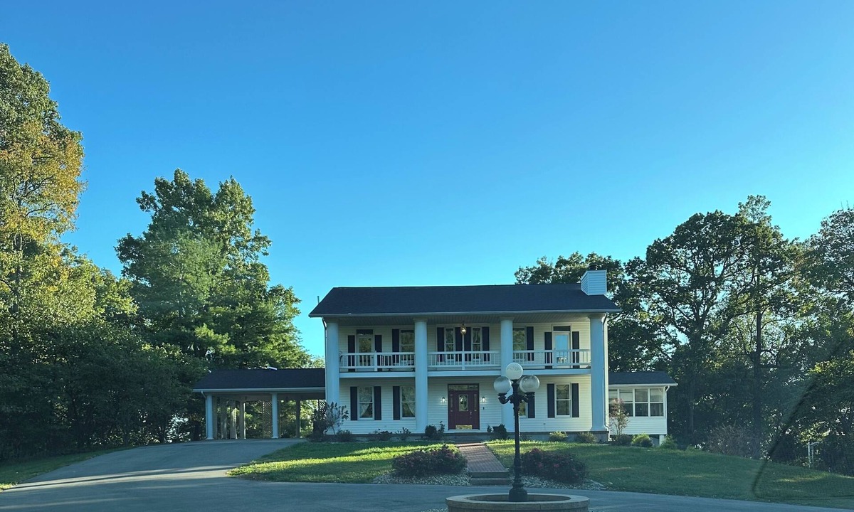 Jacob House | Step back in time in this Plantation Style Manor similar to Gone with the Wind