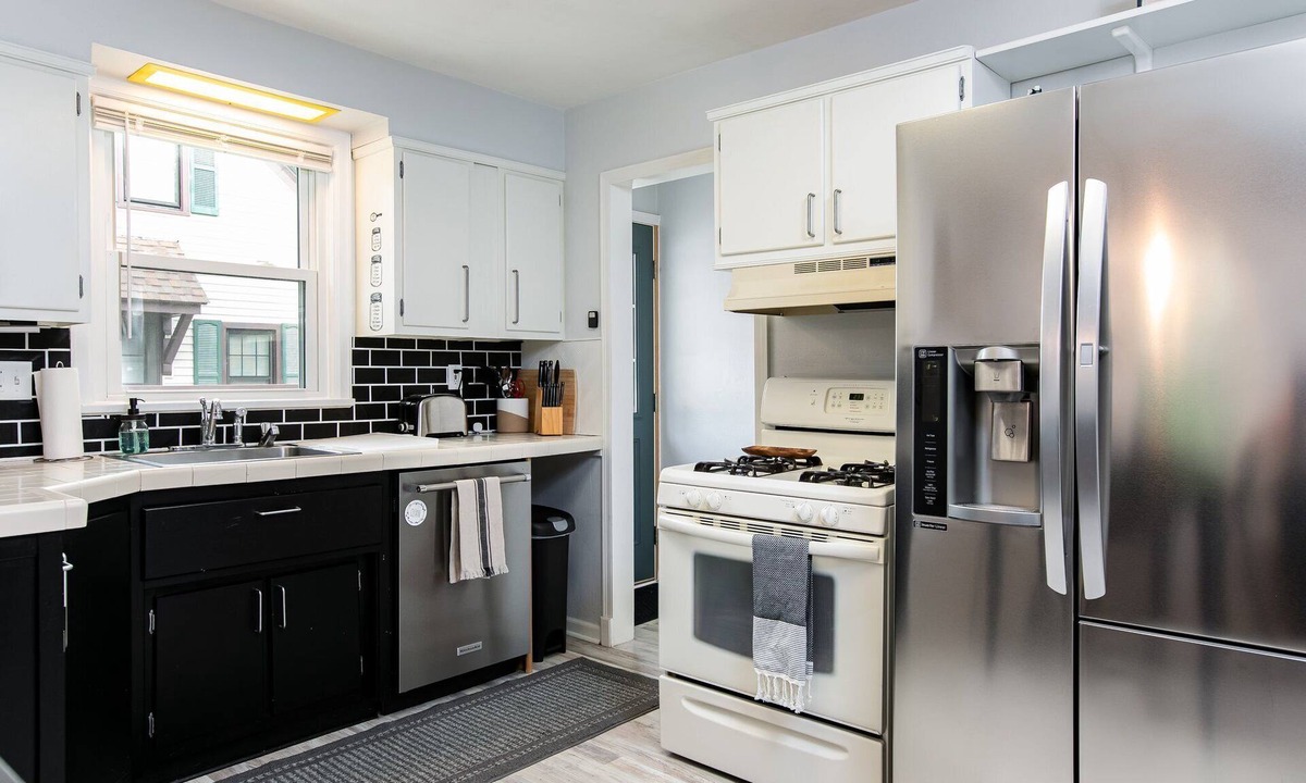 South Bend House | Straight down the road from Notre Dame! Charming 3-bedroom South Bend home