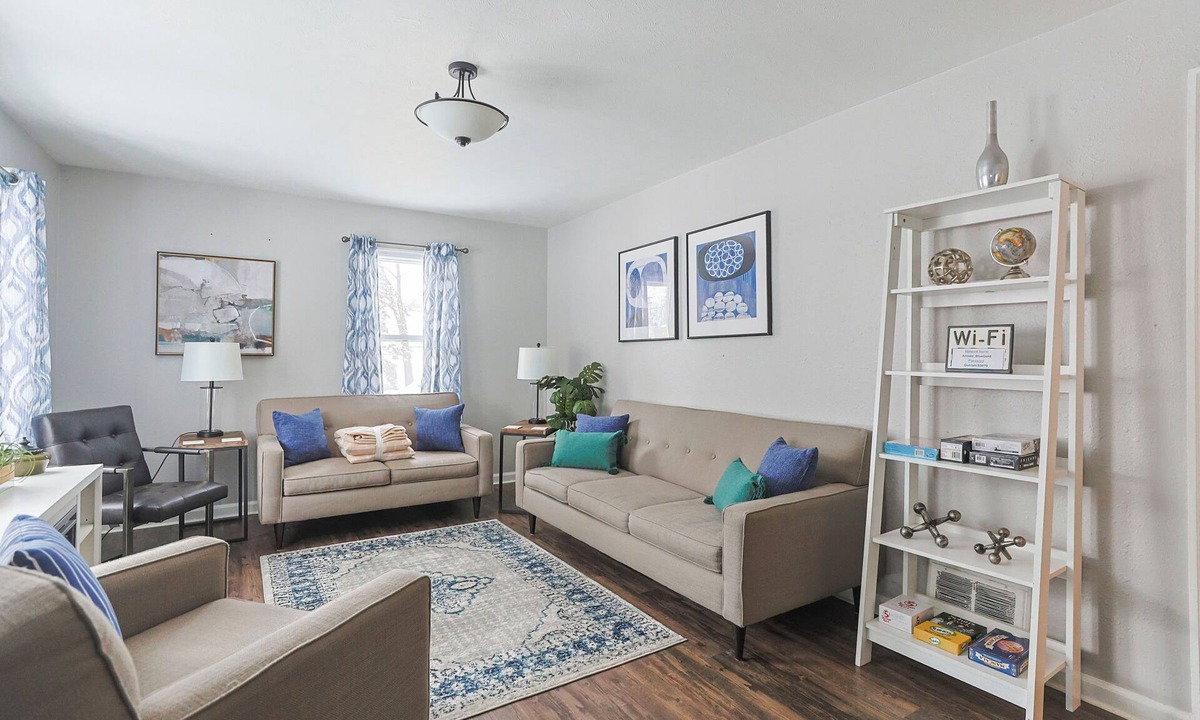Georgetown House | Stylish Renovated 5-bedroom house in South Bend