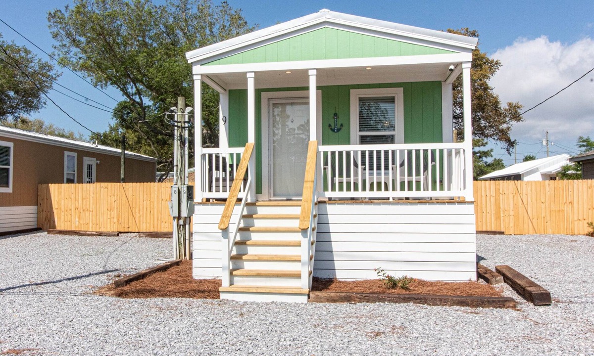 Navarre Cottage | Sum Beaches Paradise Cottage 9