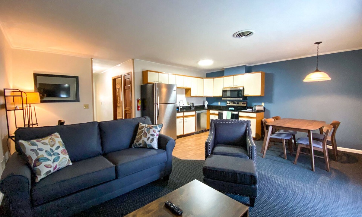 Pittsfield House | The Central Downtown Inn & Suites