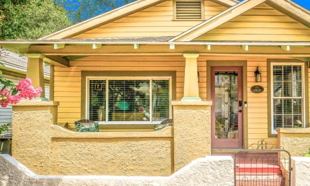 Old East Hill House | The Couples Retreat, Walk Downtown, Beach 15m