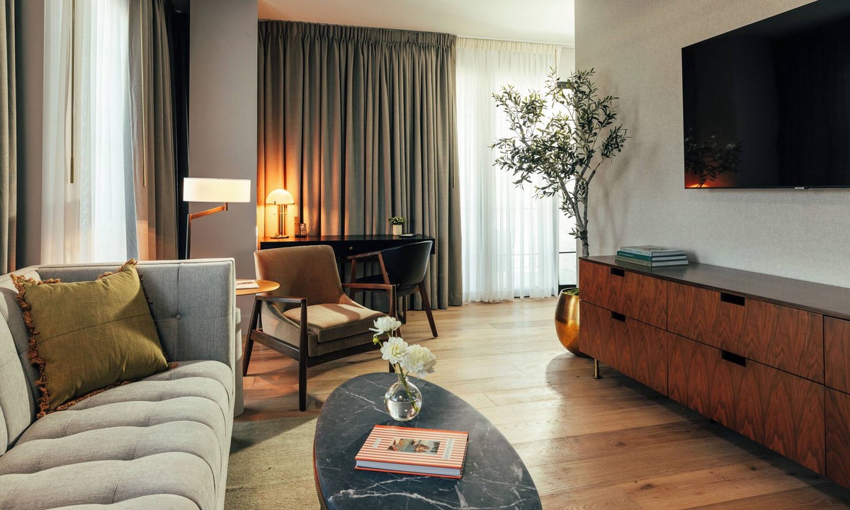Camelback East Hotel | The Global Ambassador