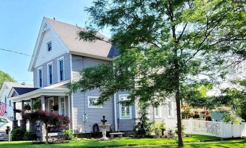 Oswego House | The Hamilton Harbor House