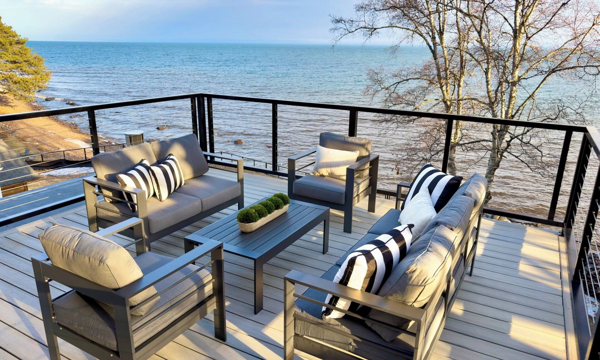 Lakeside - Lester Park House | The Jenswold House on Lake Superior with Panoramic Views and Lake Access
