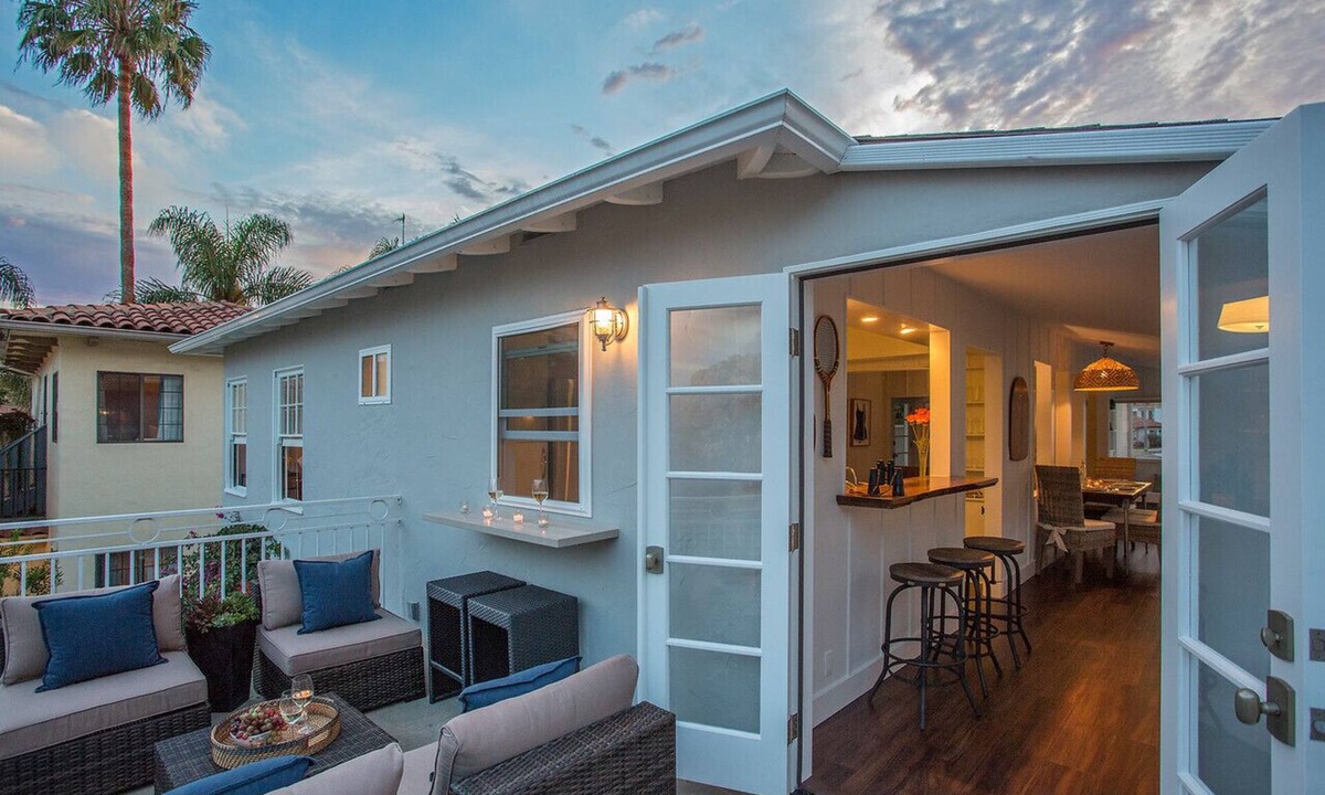West Beach House | The Lookout at West Beach - Summertime in the Heart of West Beach