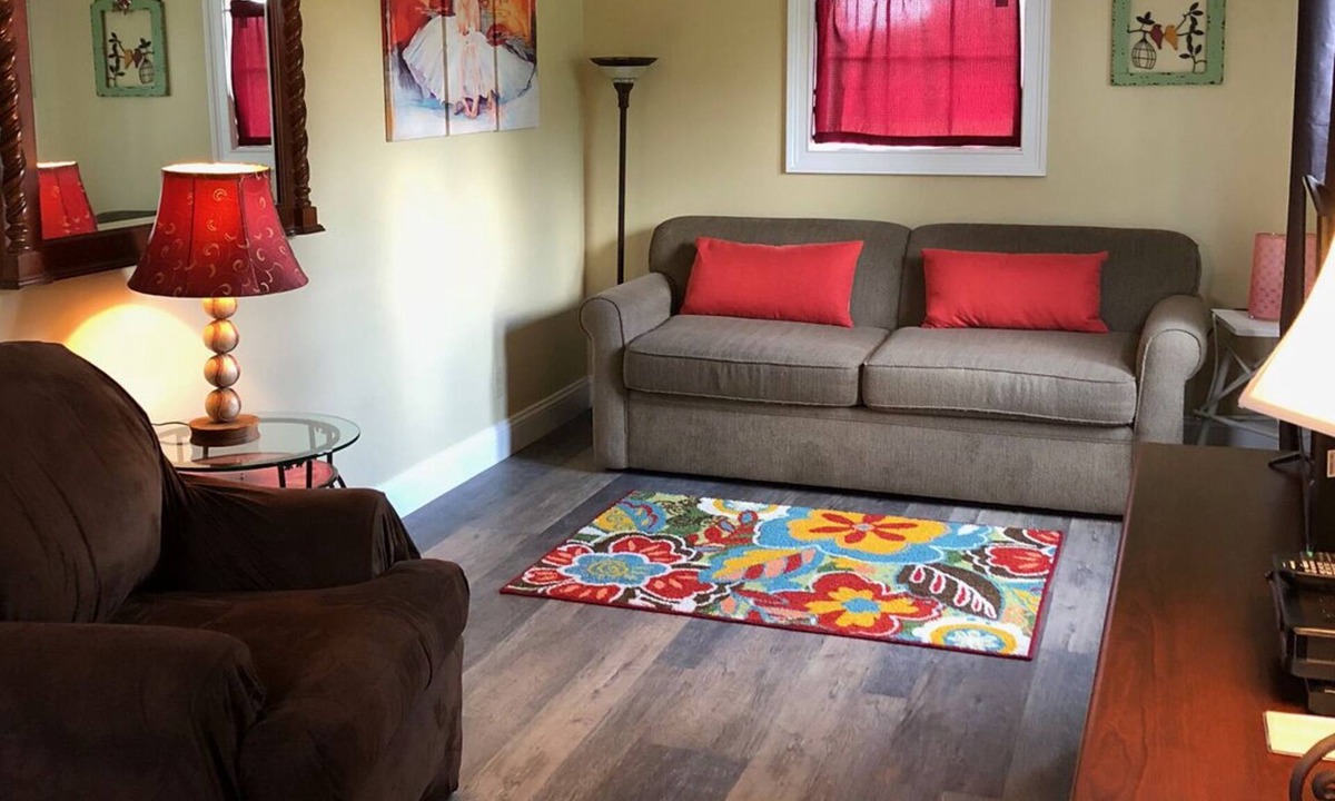 East Springfield House | The Meadowlark Inn