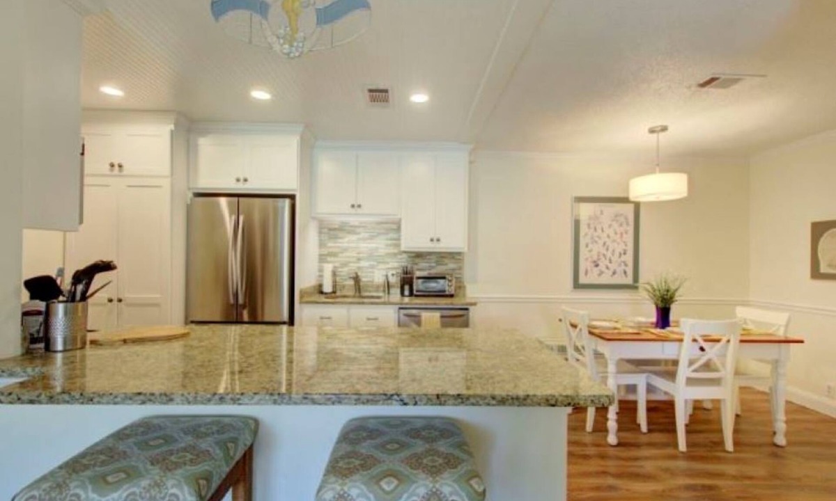 Demere Park Condo | Thinking about Labor Day or Fall Break? We’re Open! Flexible Days!