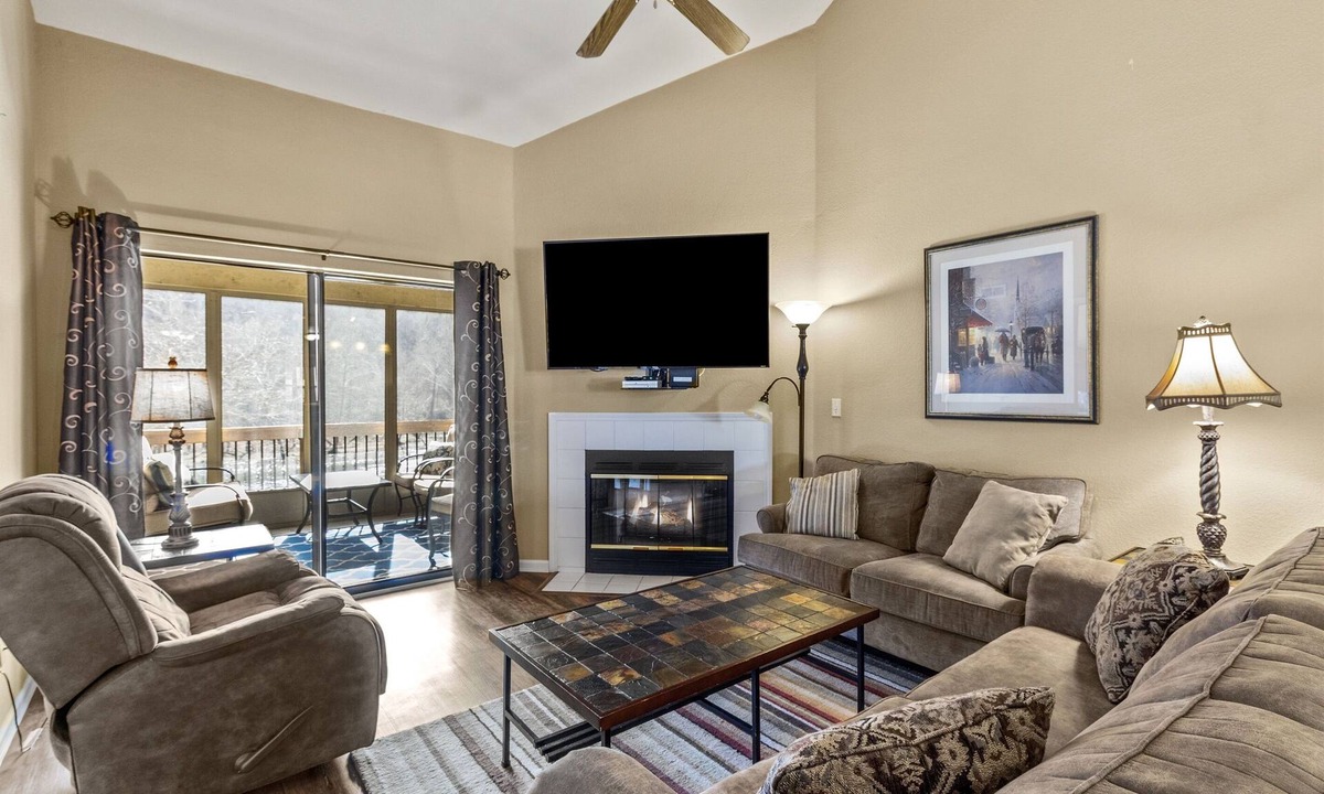 Table Rock Condo | Tranquility~Luxury Lakefront Condo~Pointe Royale Resort~Pools/HotTub