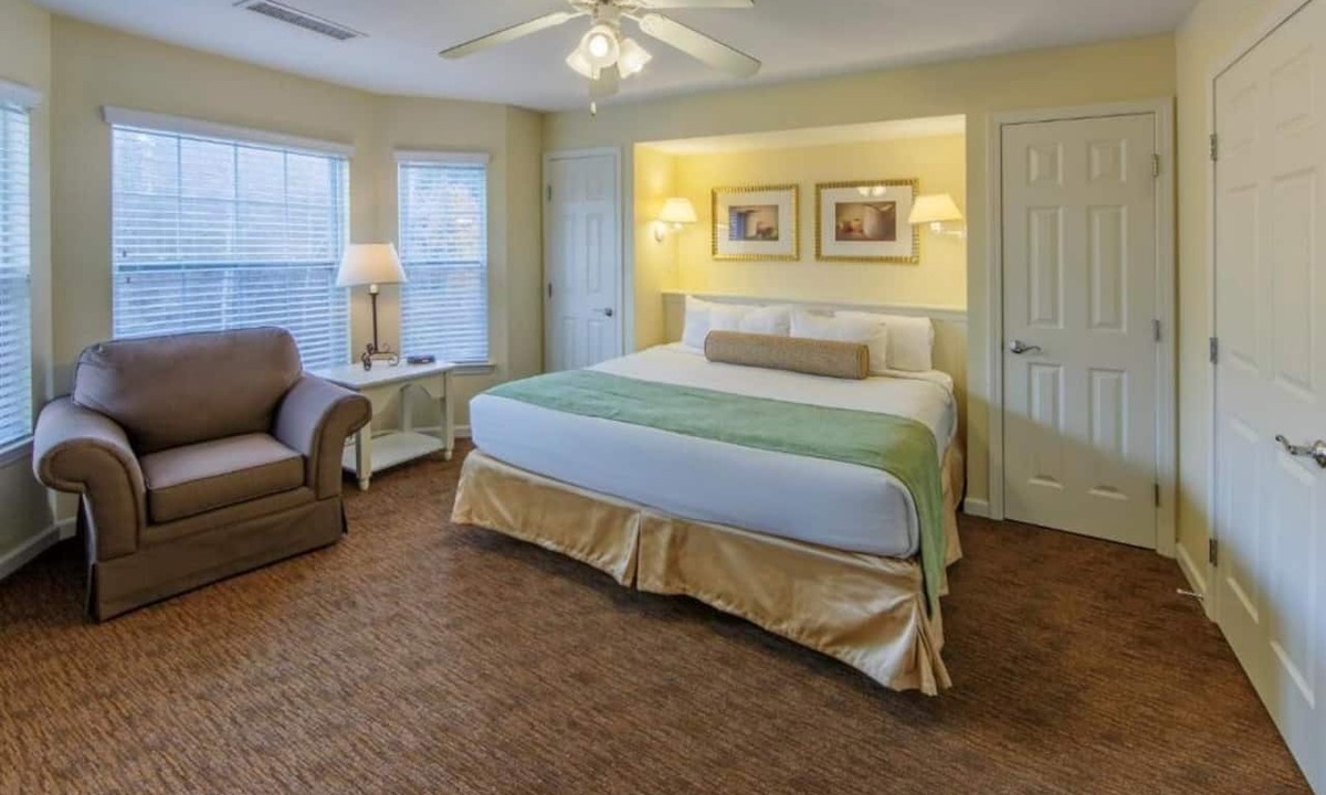 South Lee Hotel | Two Spacious Villas | Indoor Pools, Game Nights & Nature Trails – All-in Escape