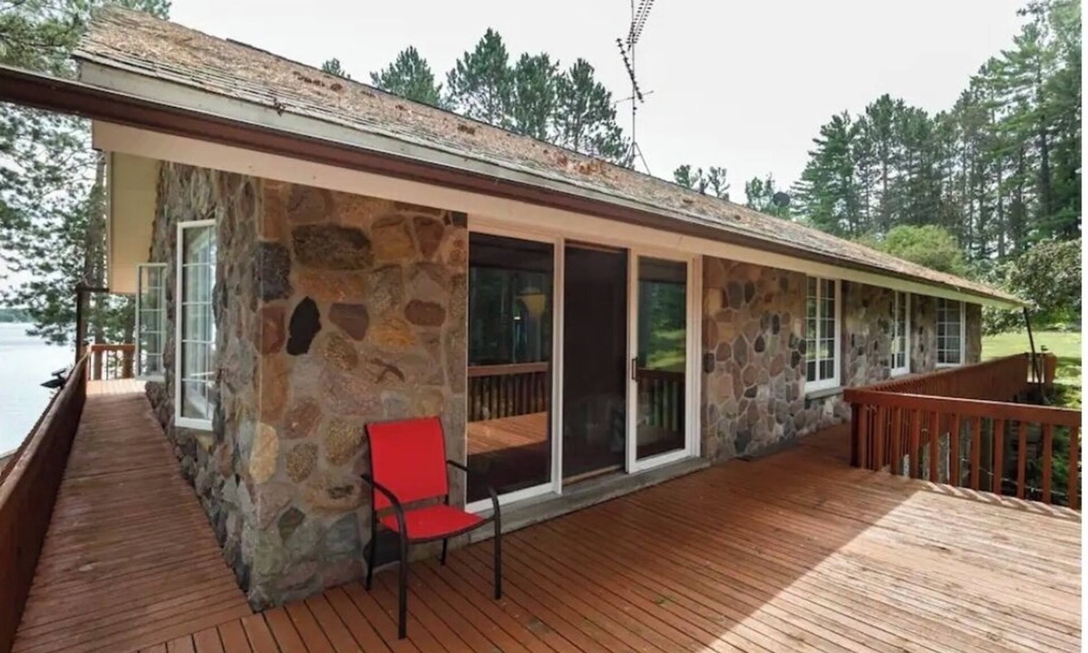 Tomahawk Cabin | Unique Waterfront Cabin In Tomahawk - 5 bedrooms available
