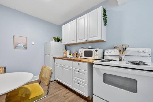 South Pensacola House | Unit 19 Tiny Haven Unwind in Pensacola