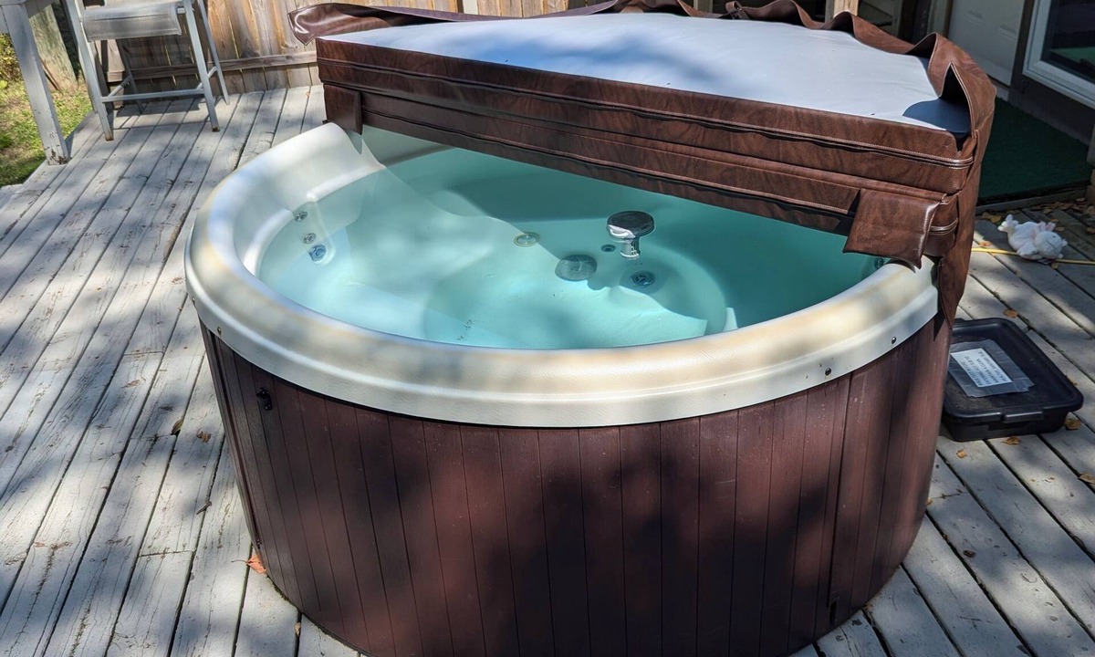 White Pine House | UP Adventure Basecamp with hot tub close to the Porcupine Mountains.