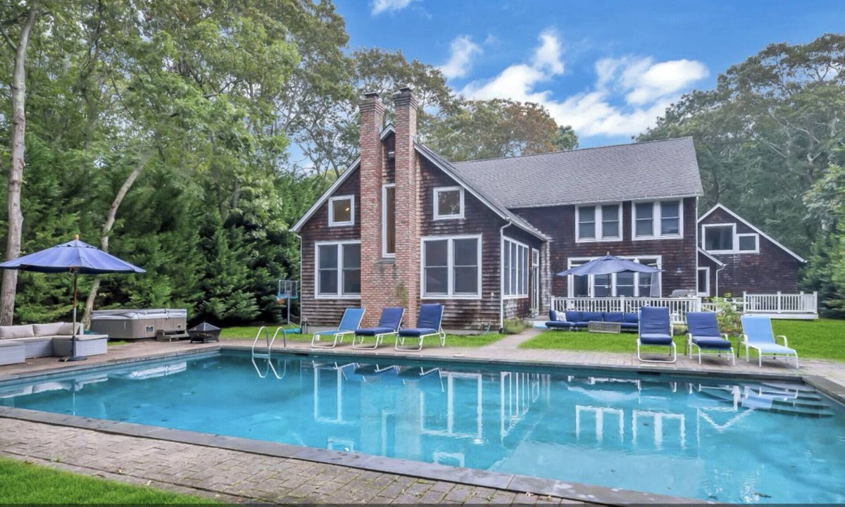 Wainscott Woods House | Wainscott Gem Large, Modern Home great for families - 1 mile to ocean/easy bike