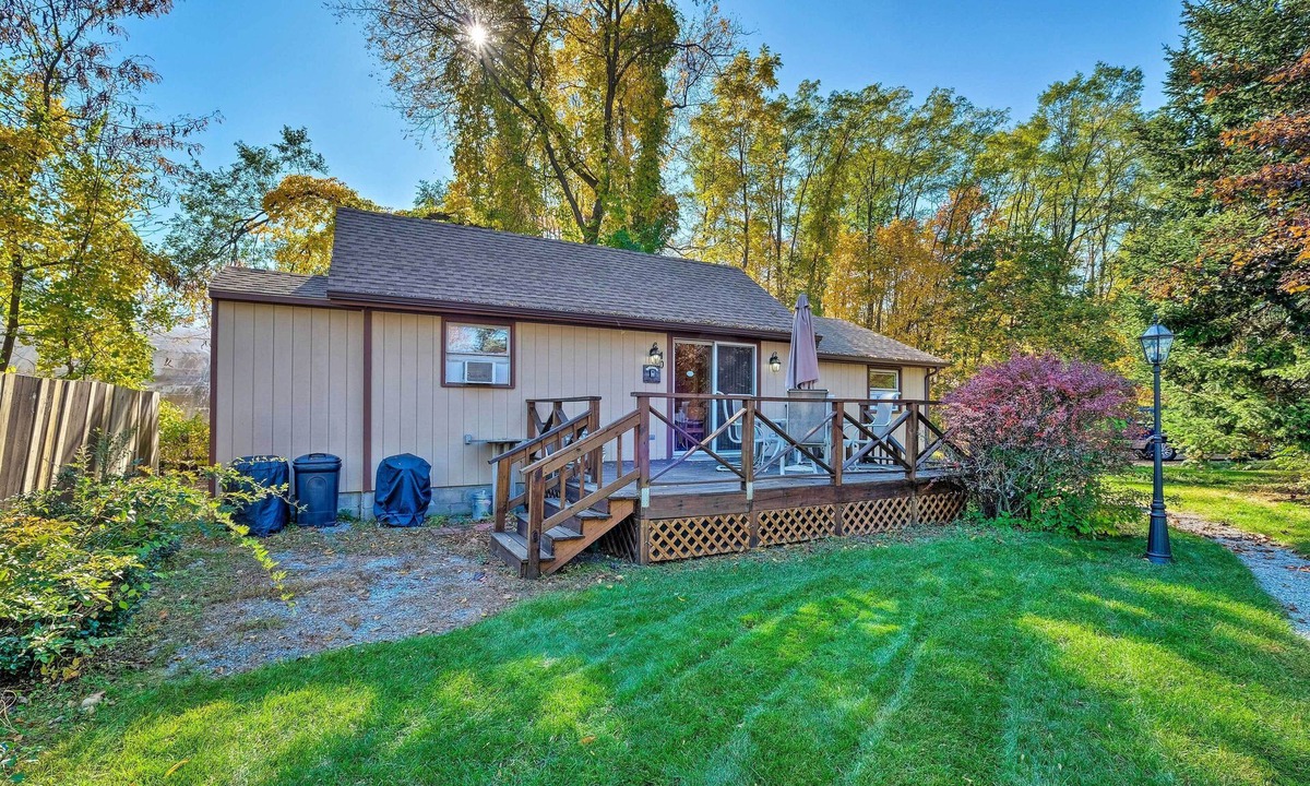 Bolton Landing Cottage | Walk to Beach! Bolton Landing Cottage w/Deck
