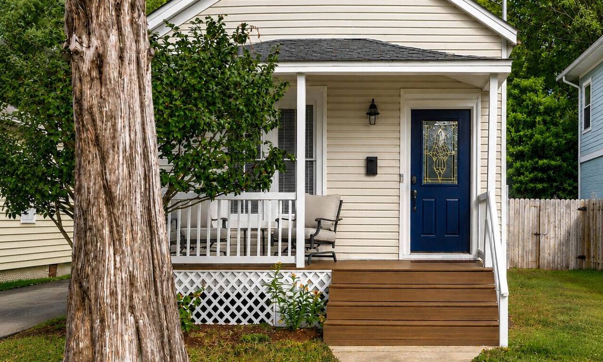 Downtown House | Walk to Palafox St.; Beach 14 min drive, sleeps 6