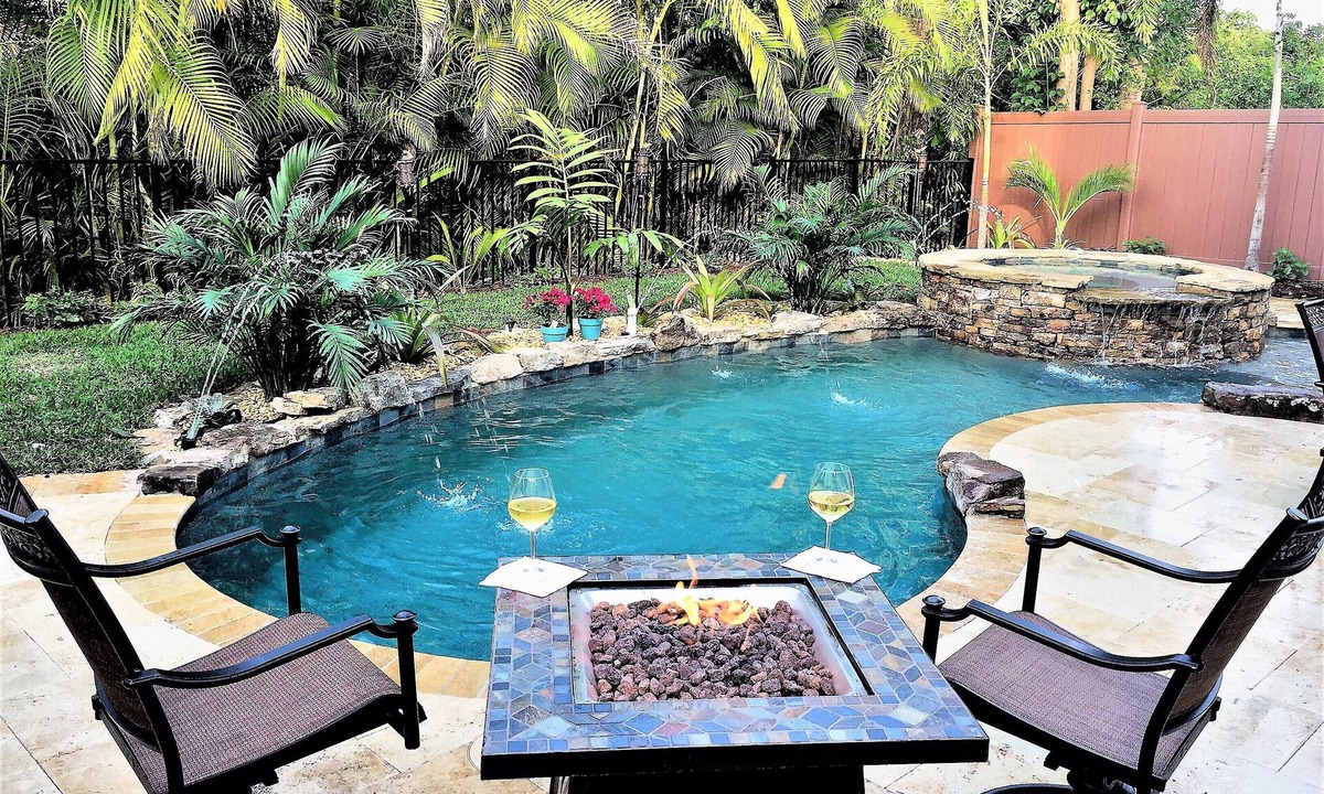 Naples Park House | Walk to Vanderbilt Beach, Heated Resort Pool & Spa, Kids Gear