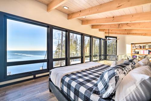 Two Harbors House | Waterfront Lake Superior Cabin: Fire Pit & More!