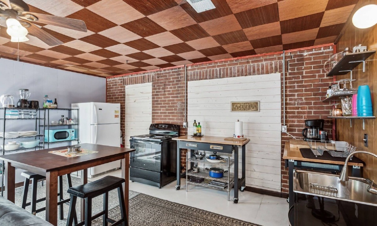 South Pensacola House | Welcome to the Parrot Loft. Relaxing and quiet