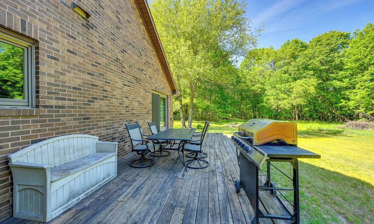 Applegate House | Wooded Applegate Retreat w/Private Trail Access