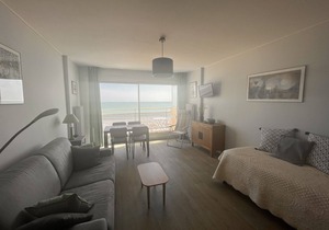 "Beachfront Studio with Balcony and Stunning Sea View" in Les Sables-d'Olonne