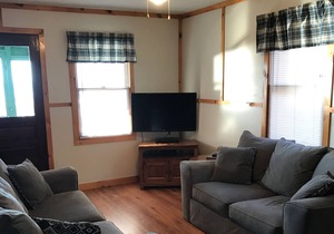 Cabin 2 Waterfront - Three Pines Lodging & Marina