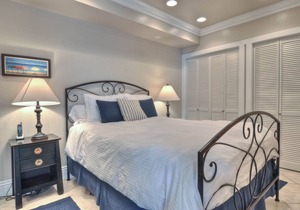 Cozy condo with full kitchen & ocean view, near town & beach