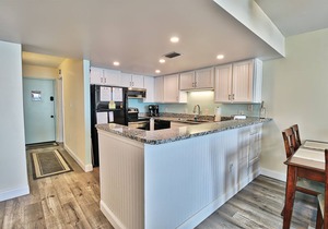 Family Friendly Top Floor Oceanfront Sleeps 6 Balcony Pools
