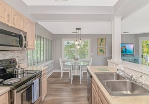 Fantastic condo fully furnished and beautiful overlooking the Magnolia course in Calabash