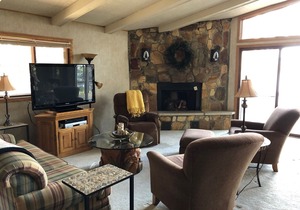 Lovely Open-Concept Home on Catfish Lake w/Guest Cottage in Eagle River