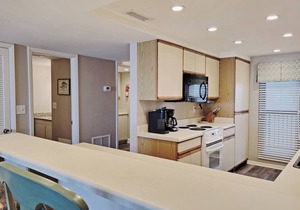 Oceanfront Townhouse-Style Condo, 2 Balconies with Ocean/Beach Views, Pool