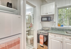 One Bedroom Apt. in Ocean Bay Park with Rooftop Deck