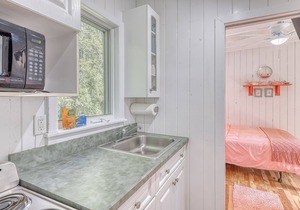 One Bedroom Apt. in Ocean Bay Park with Rooftop Deck