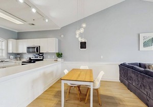 Spacious condo with pool, fast WiFi, washer/dryer & central AC