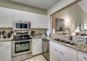 Steps to the Sand! Ocean View Condo in Windermere at Kingston Plantation; $300 FREE Activities Daily