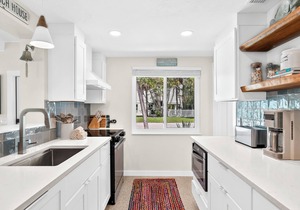 While Away A · EV Charger · Fenced Pool · Renovated 2025 in Holmes Beach