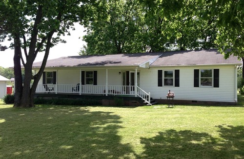 Lexington House | 1.7 miles to KY Horse Park premise ID 12268400-2