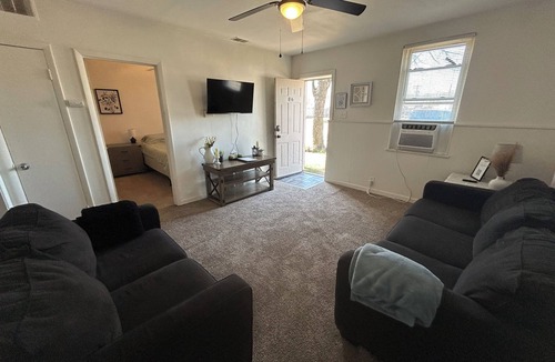Belleville House | 1 bed duplex near downtown Belleville next to heart garden and long story coffee
