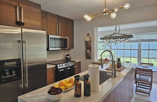 River Oaks House | 1 King, 2 Queen,1 twin, washer dryer, near parks & FTL Marine center