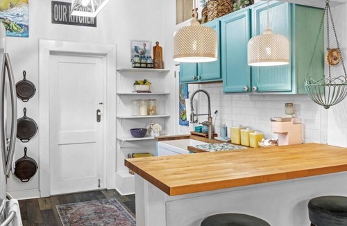 East Hill House | 10 MIN TO BEACH + Downtown Pcola + BBQ + Fire Pit