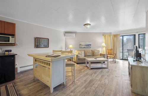 Charlevoix Condo | 107 Pointes North Inn | Downtown Charlevoix Gem | Indoor/Outdoor Pool