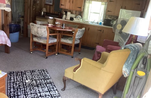 Newberry Cabin | 1BR Cabin walking distance to Dollarville Dam
