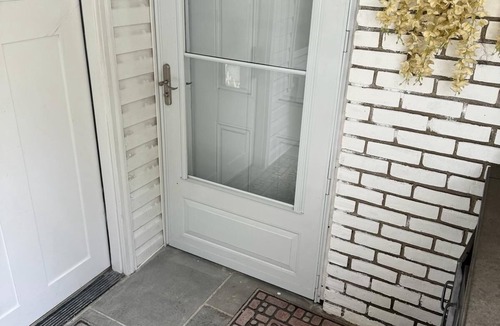 Roslyn Apartment | 2-bedroom, 1 Bath apartment in gorgeous Roslyn with Washer Dryer in unit