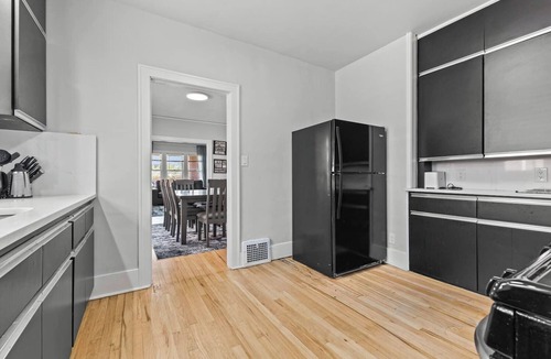 Dearborn House | 2 BR | Fully Equipped Home in Dearborn