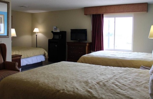 Mount Vernon House | 2 Budget-Friendly Units Close to Western Hills Country Club, Free Breakfast